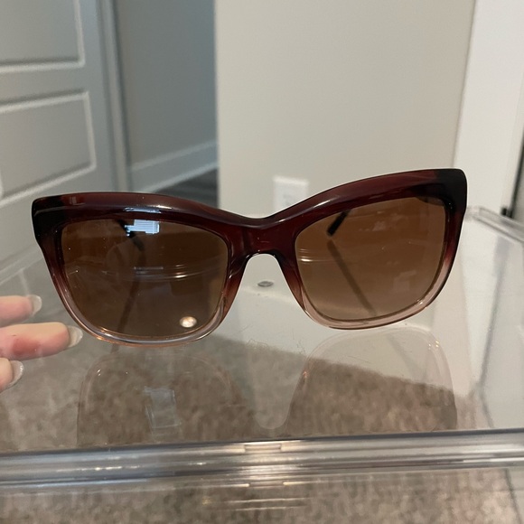 Burberry Sunglasses with Gold Bow - Picture 1 of 5